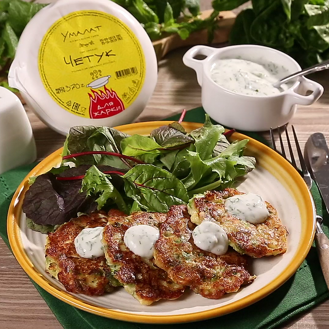 Как приготовить Оладьи из кабачка с сыром и зеленым горошком